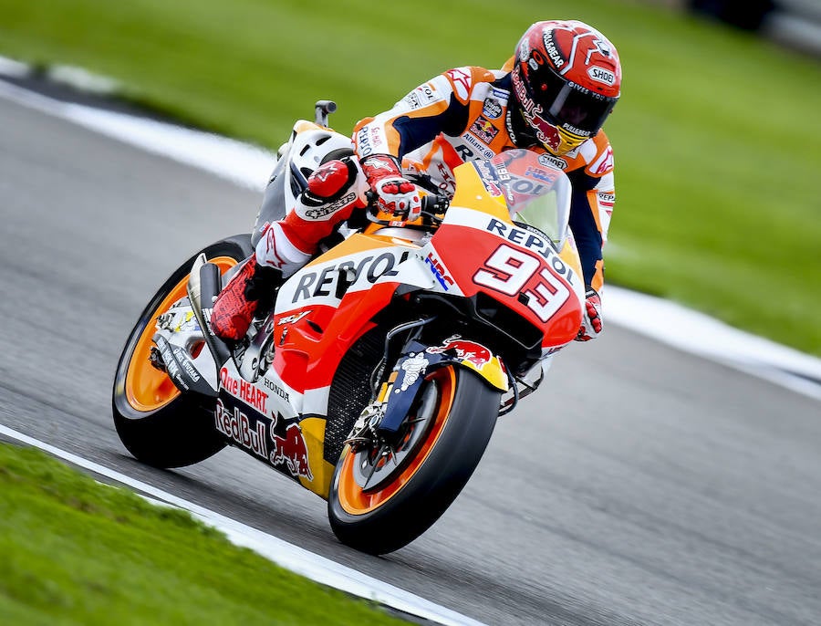 El piloto español Marc Márquez, líder del Mundial, se hizo con la pole en el circuito de Silverstone.