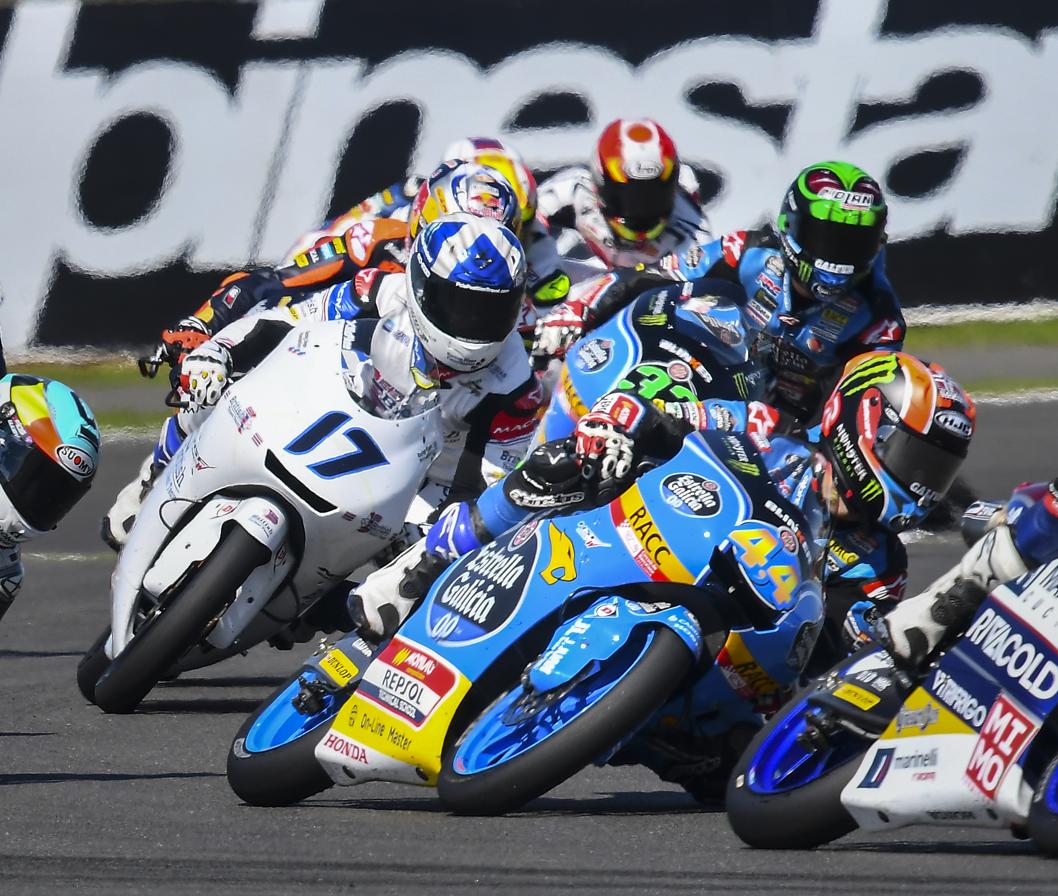 Las carreras en el circuito de Silverstone se saldaron con las victorias de Andrea Dovizioso (MotoGP), Arón Canet (Moto2) y Takaaki Nakagami (Moto3)