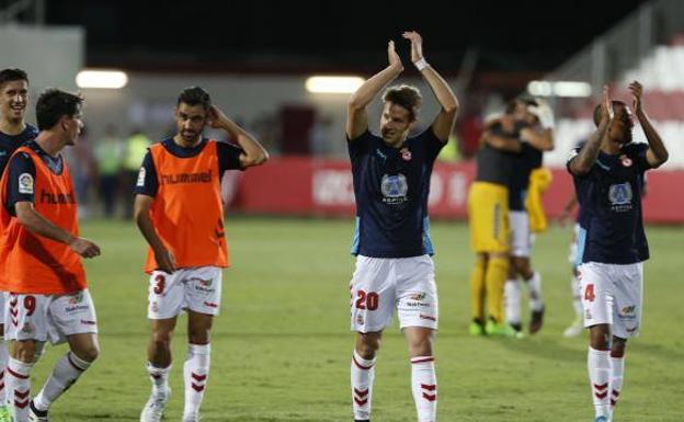 Los jugadores de la Cultural celebran la victoria.