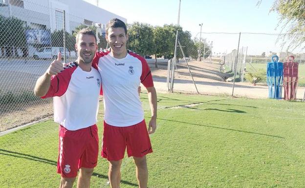 Julen Colinas, a la izquierda, autor del segundo gol.