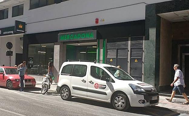 Reapertura del Mercadona de Padre Isla.