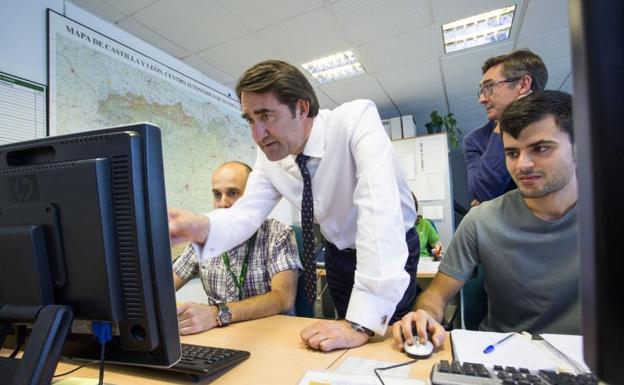 Suárez-Quiñones, en el centro de control de la Consejería de Medio Ambiente. 