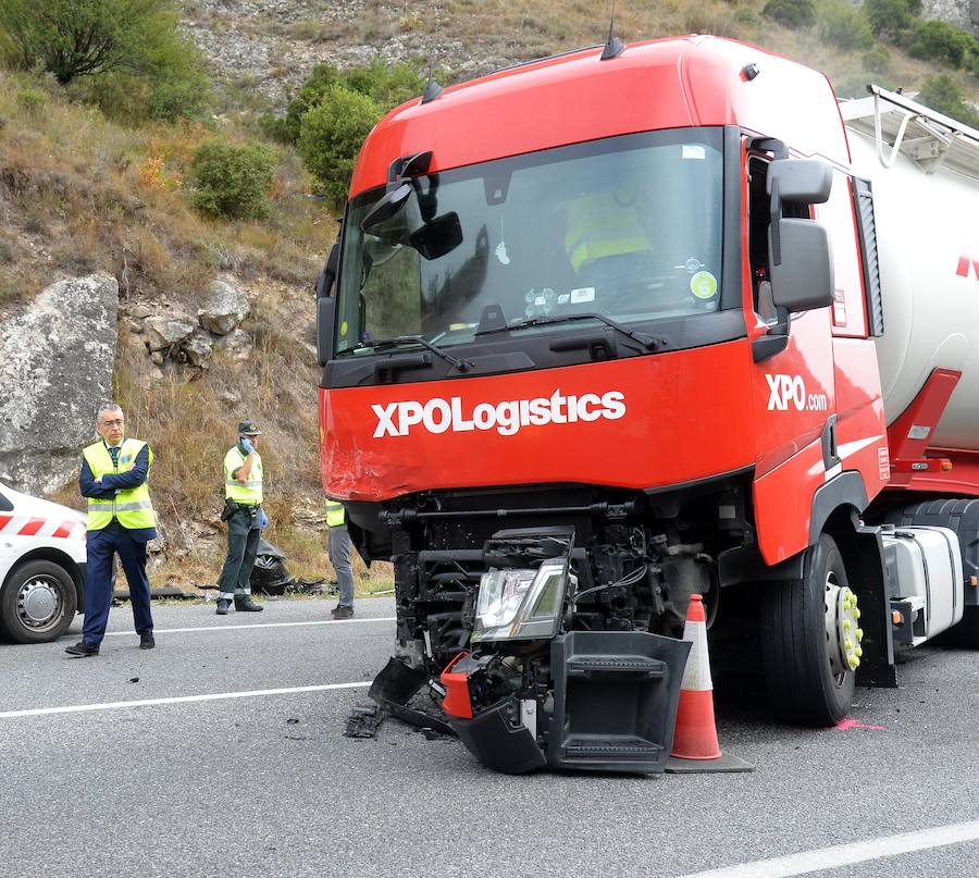 Accidente entre un camión y un turismo en Burgos