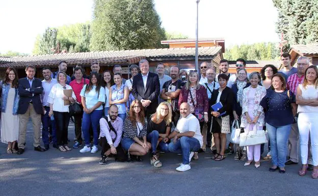 Imagen principal - Silván inicia el curso político con el empleo como eje y abogando por «más gestión y menos política» en el Ayuntamiento 