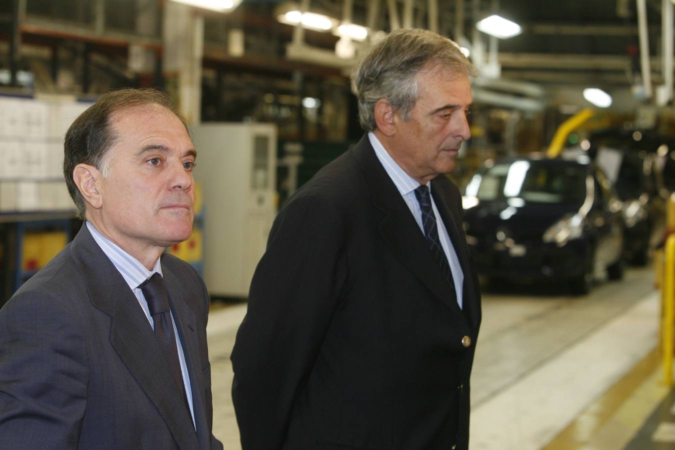 10.10.06 Tomás Villanueva, vicepresidente de la Junta, y Juan Antonio Fernández de Sevilla, director general de Renault España, durante la presentación del Clio III que se fabrica en la factoría de Montaje de Renault.