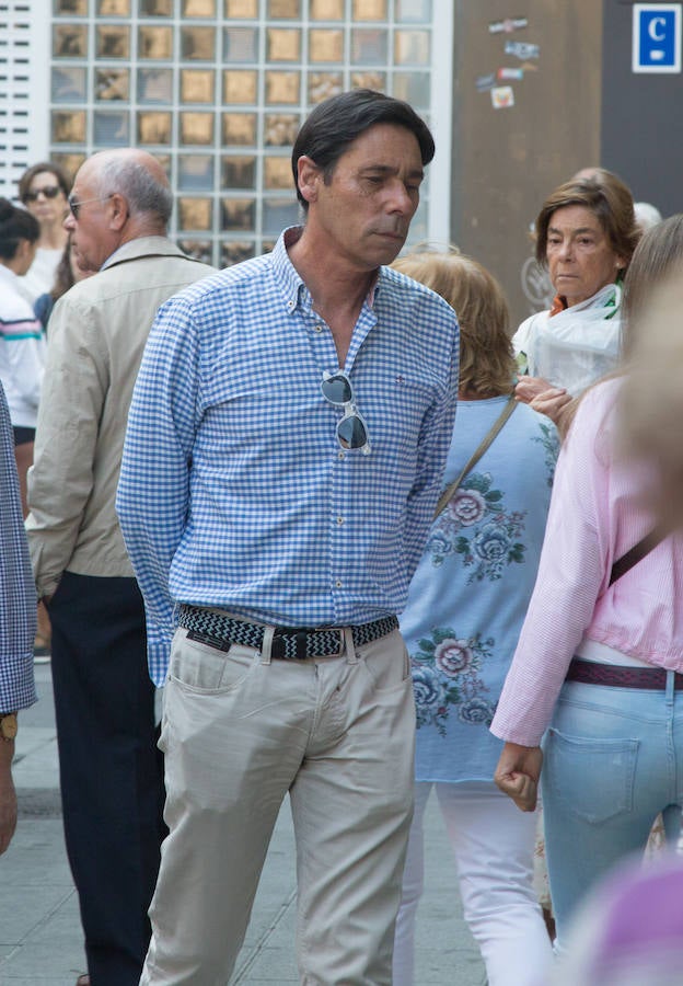 Numerosos políticos y ciudadanos acuden al funeral por el dirigente vallisoletano en la iglesia de Santiago Apóstol de su ciudad