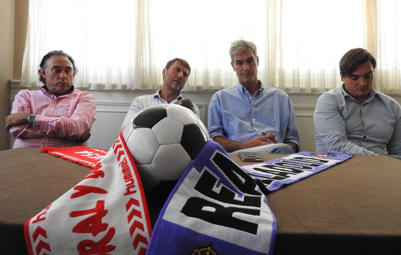 leonoticias y El Norte citan en la misma mesa a los responsables de Cultural y Valladolid. Antonio Martín, José Lasa, Felipe Llamazares, por la Cultural, y Carlos Suáres, presidente del Valladolid, conversan sobre el encuentro de este domingo