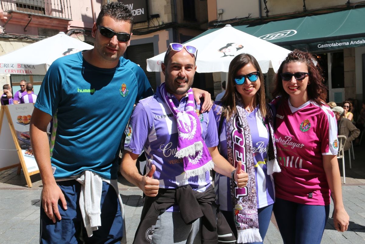 Colorido y buen ambiente en la previa del derbi
