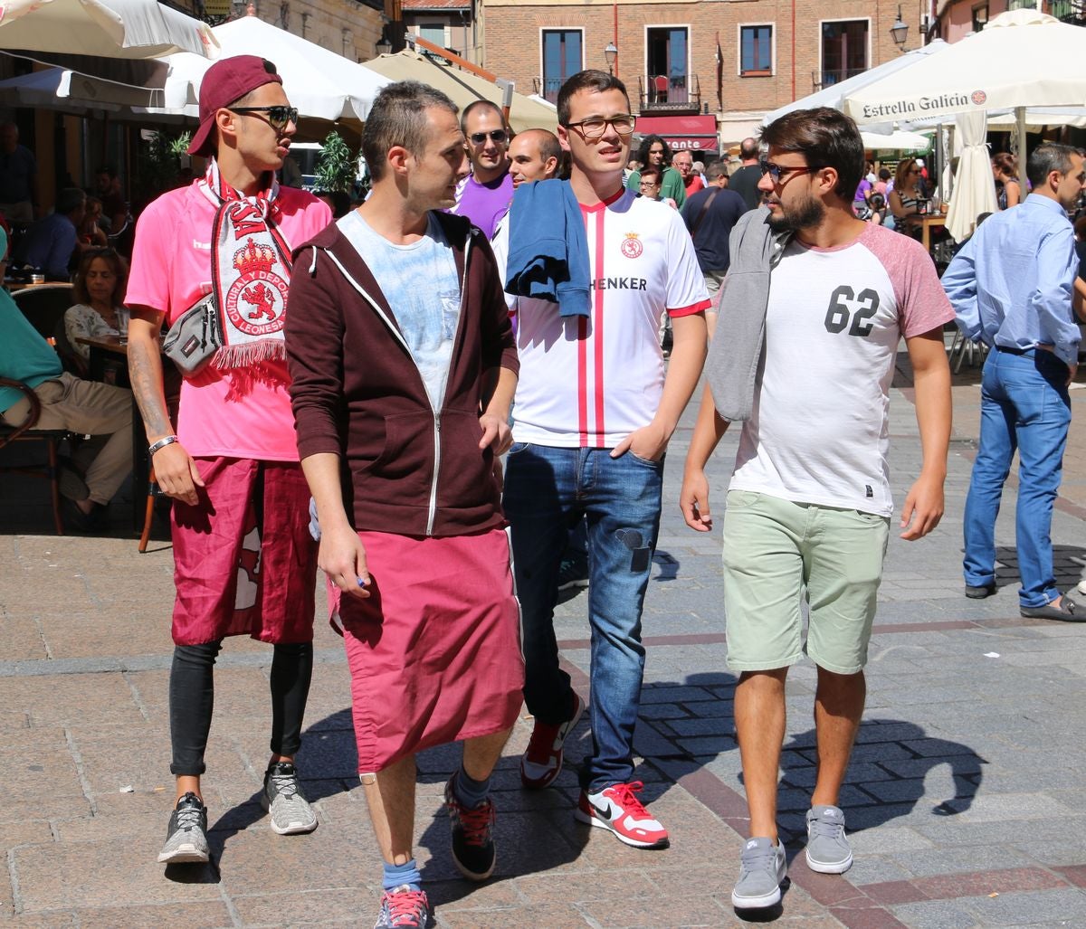 Colorido y buen ambiente en la previa del derbi