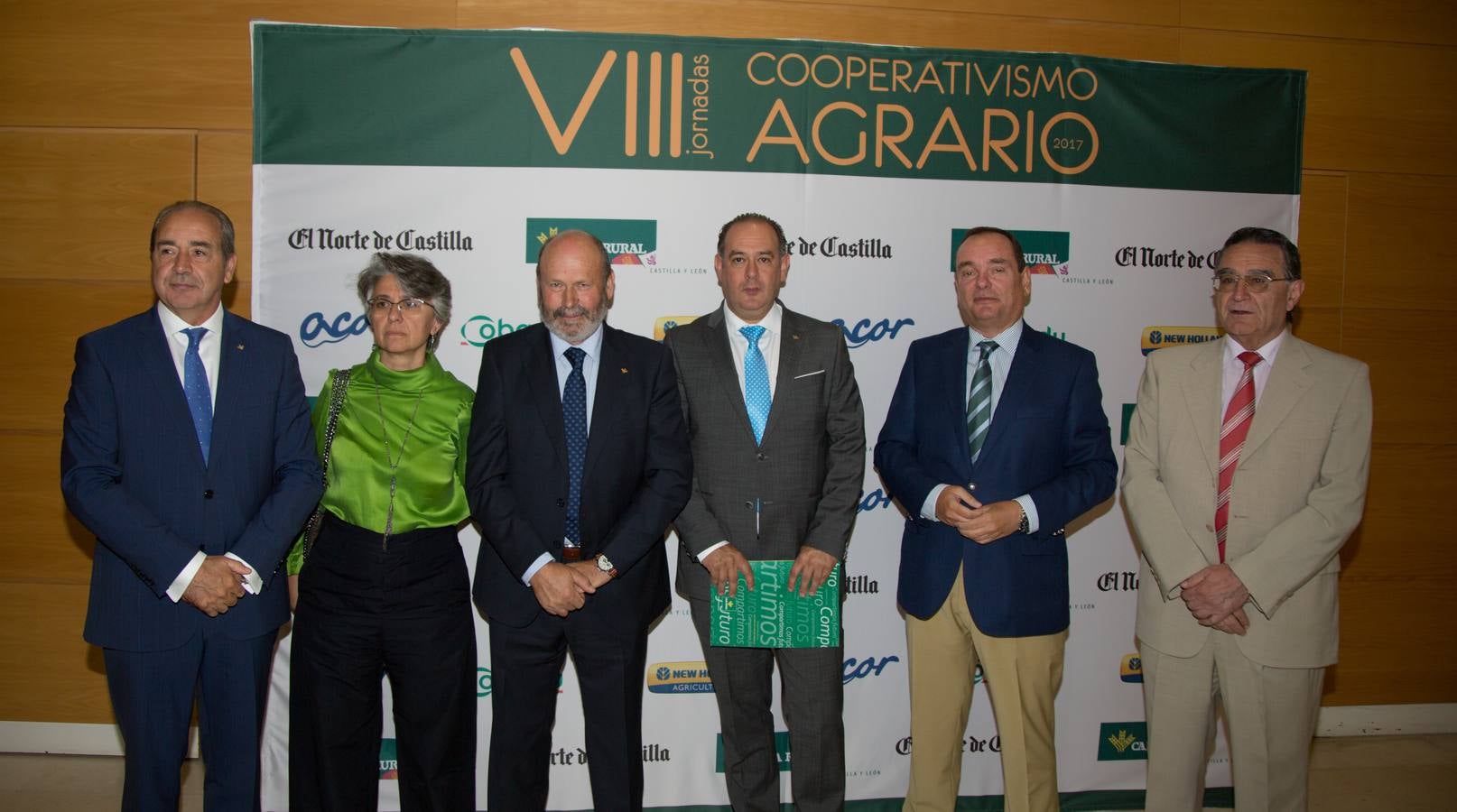 El comisario europeo de Acción por el Clima y Energía, Miguel Arias Cañete, y la ministra de Agricultura, Ganadería, Pesca y Medio Ambiente, Isabel García Tejerina, inauguran la jornada