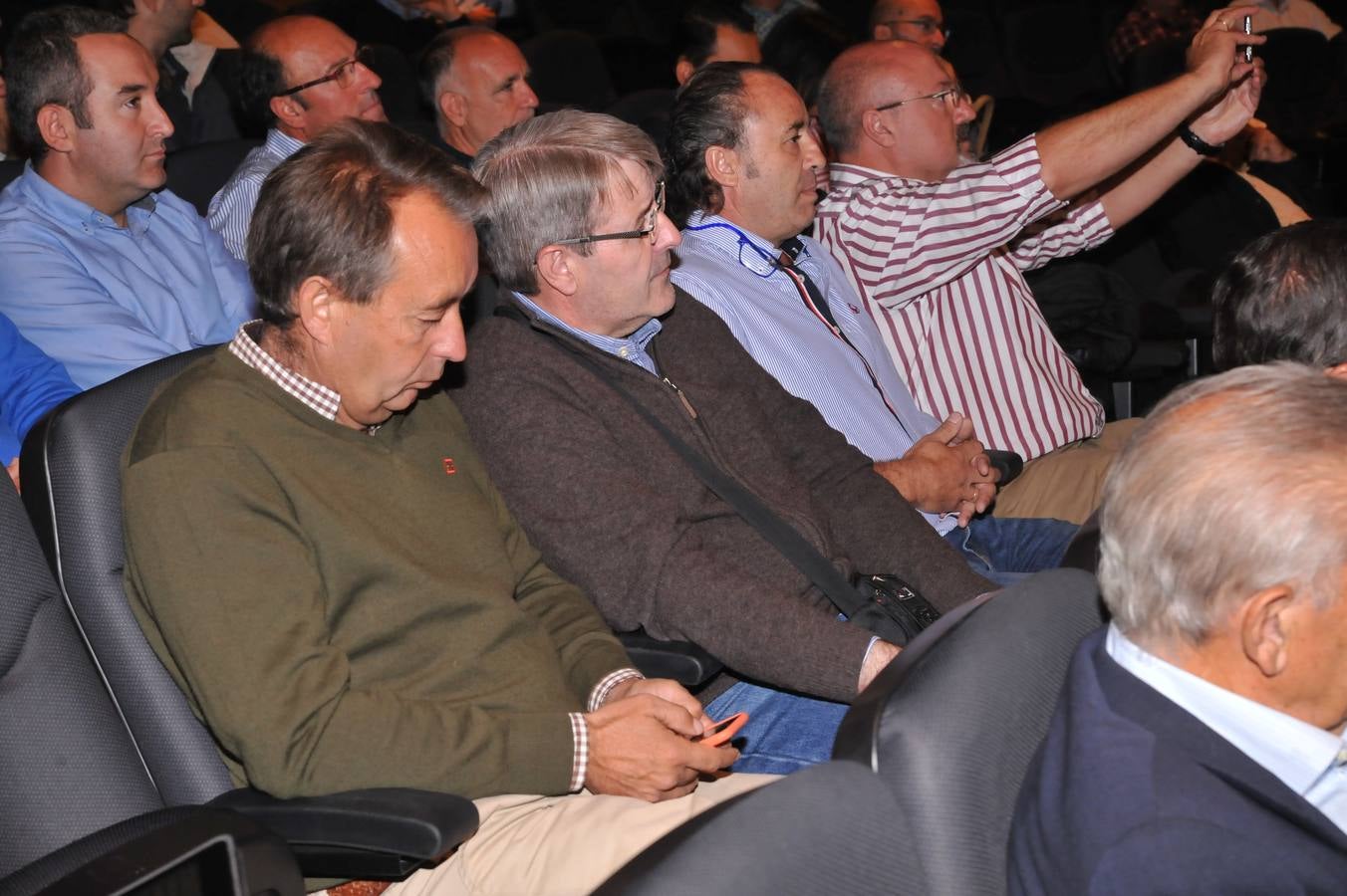 El comisario europeo de Acción por el Clima y Energía, Miguel Arias Cañete, y la ministra de Agricultura, Ganadería, Pesca y Medio Ambiente, Isabel García Tejerina, inauguran la jornada