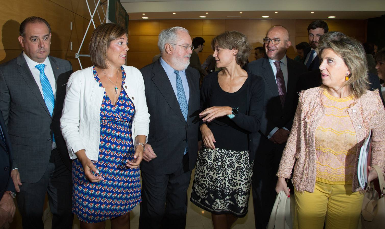 El comisario europeo de Acción por el Clima y Energía, Miguel Arias Cañete, y la ministra de Agricultura, Ganadería, Pesca y Medio Ambiente, Isabel García Tejerina, inauguran la jornada