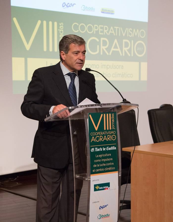 El comisario europeo de Acción por el Clima y Energía, Miguel Arias Cañete, y la ministra de Agricultura, Ganadería, Pesca y Medio Ambiente, Isabel García Tejerina, inauguran la jornada