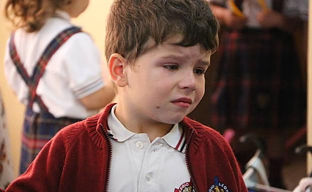 Imagen. Sonrisas y lágrimas en el primer día de colegio.