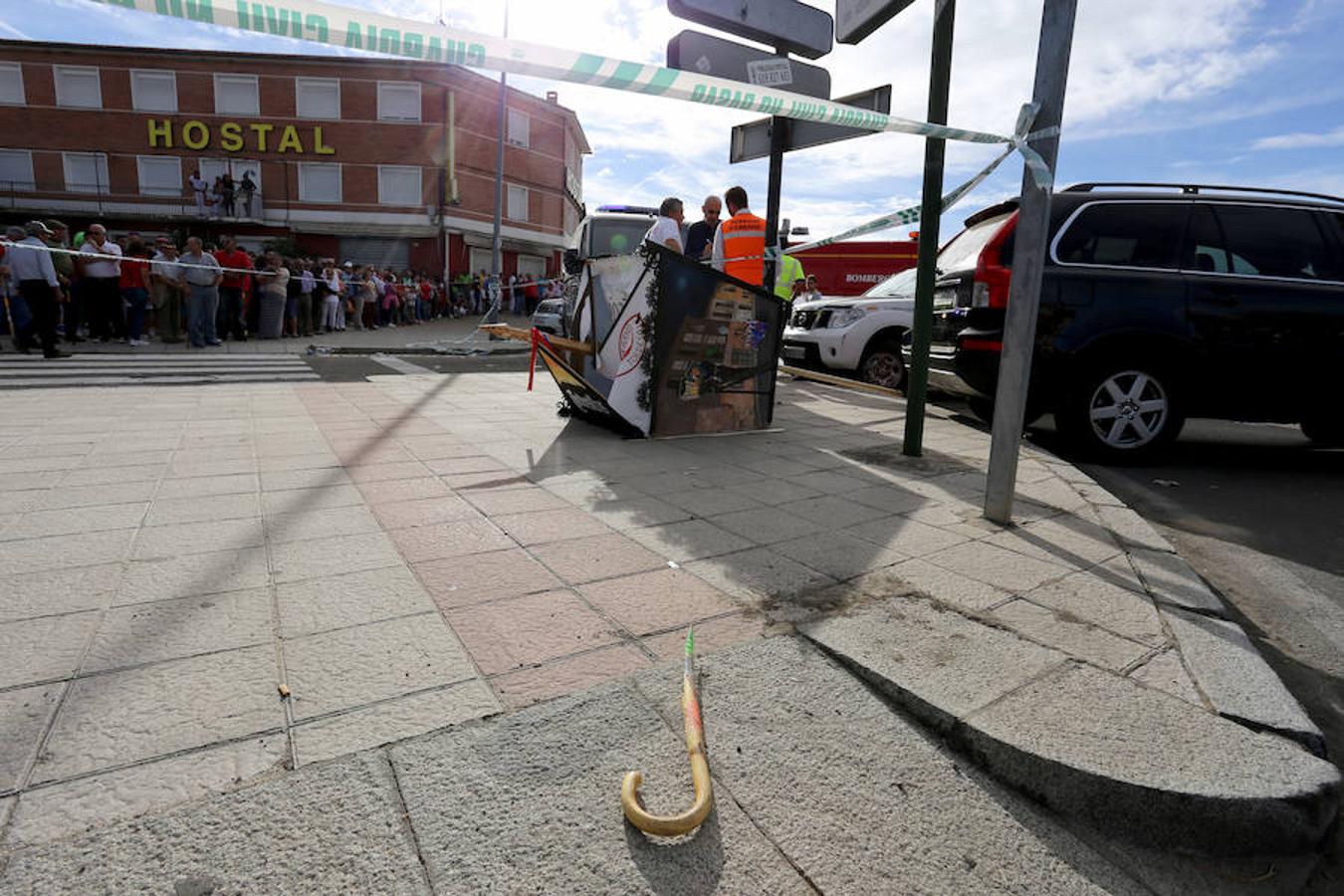 Imágenes del vuelco de una carroza en Tordesillas