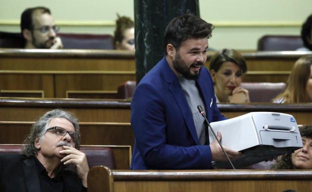 Rufián, impresora en mano en el Congreso.