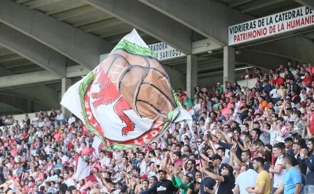 Imagen de la afición de la Cultural en el Reino de León.