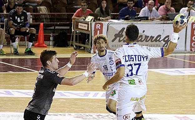 Costoya, durante el partido de este miércoles en León.