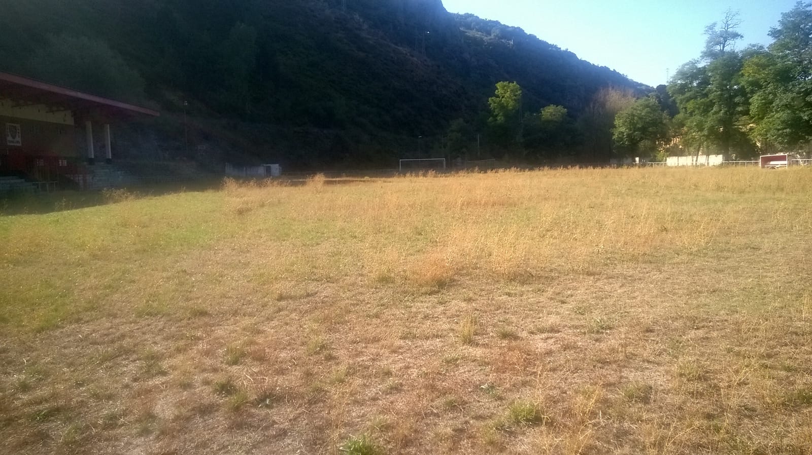 Así se encuentran las instalaciones deportivas de Ciñera