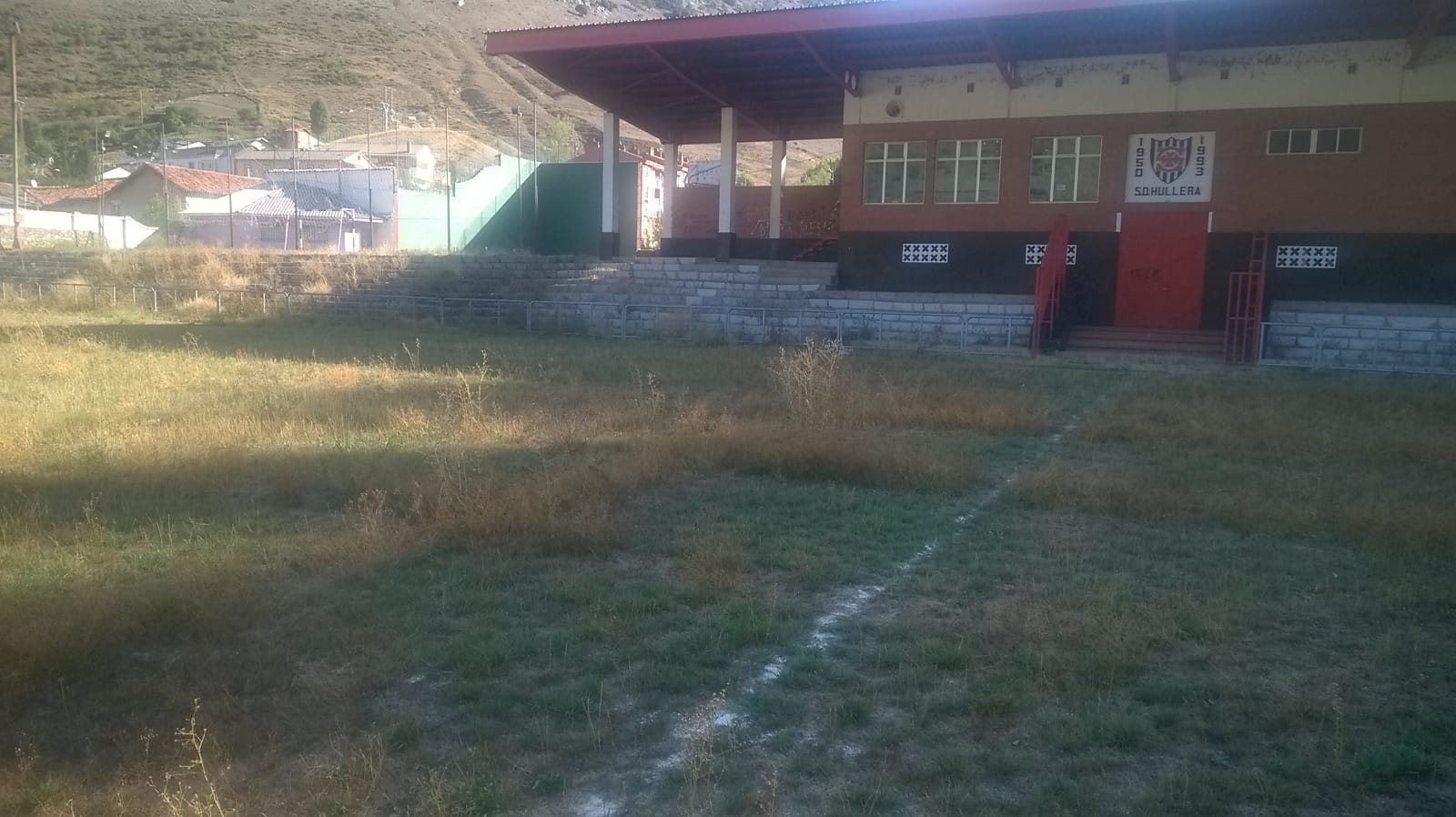 Así se encuentran las instalaciones deportivas de Ciñera