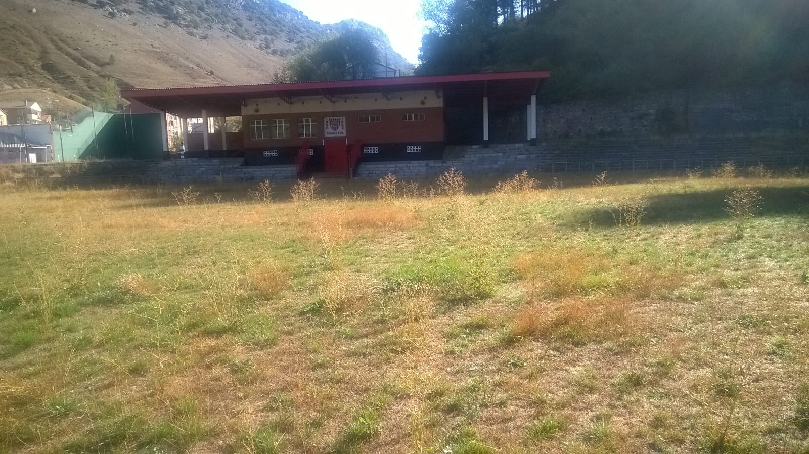 Así se encuentran las instalaciones deportivas de Ciñera