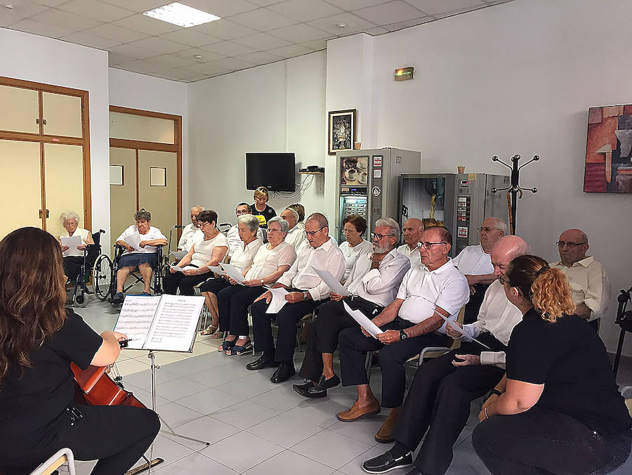 Un ensayo del coro 'Las voces de la memoria'