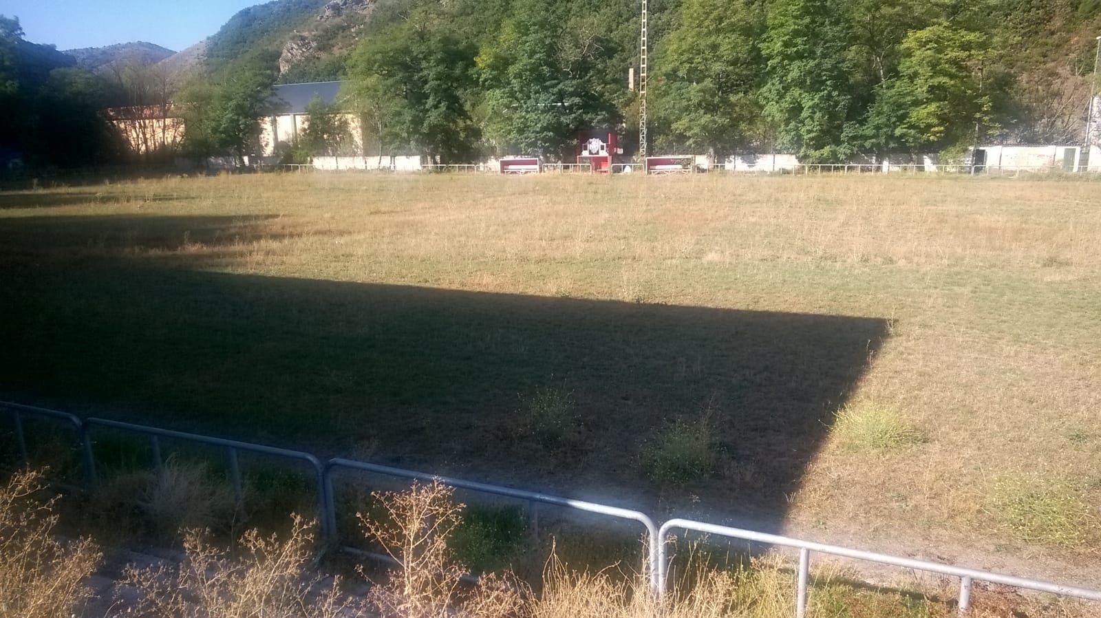 Así se encuentran las instalaciones deportivas de Ciñera