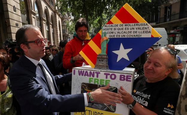 El alcalde de Mollerusa, Marc Solsona, a la salida de la Fiscalía.