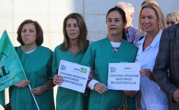 Imagen principal - Tudanca se comprometa a «buscar la solución que la Junta de Castilla y León no da» a los sanitarios no asistenciales