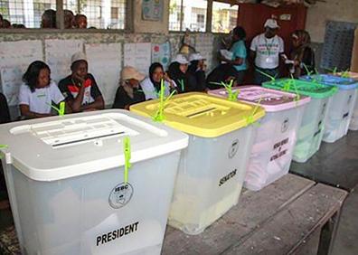 Imagen secundaria 1 - Urnas de Ballot Expert usadas en las elecciones generales de Kenia.