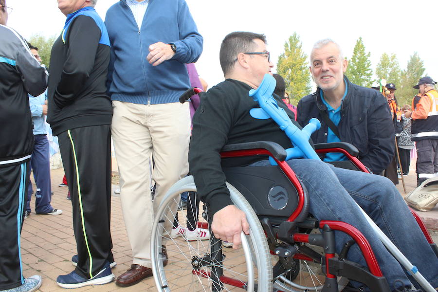 Puente Castro acoge la salida de la primera marcha ‘Camino de Santiago para todos’ con la que reivindicar vías a su paso por la provincia para las personas con movilidad reducida