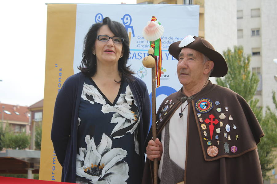 Puente Castro acoge la salida de la primera marcha ‘Camino de Santiago para todos’ con la que reivindicar vías a su paso por la provincia para las personas con movilidad reducida