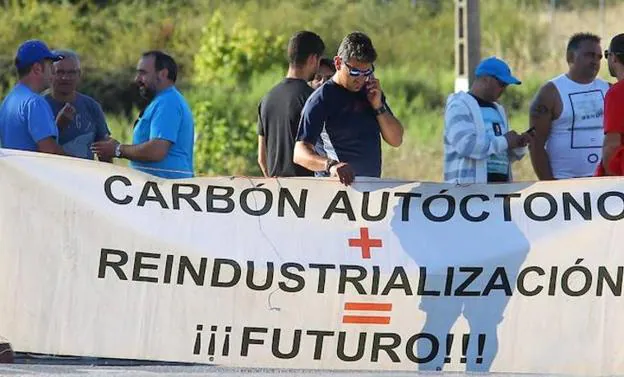 Protesta de los trabajadores de Asturleonesa para exigir a Endesa la reanudación de la compra de carbón. 