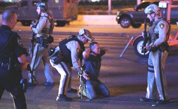 La Policía identifica a posibles sospechosos. 