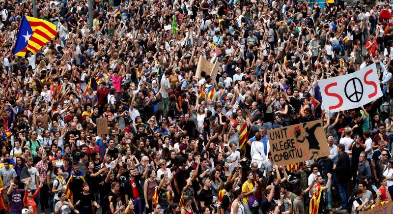 El seguimiento de la huelga es desigual: los comercios del centro de Barcelona están casi cerrados, mientras que una las plantas fabriles más importantes de Cataluña, la de Seat, en Martorell, funciona a pleno rendimiento.