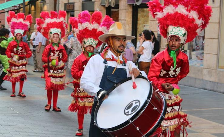 Galería. Los danzantes de Ojocaliente, en la Calle Ancha.