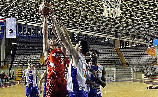 Un lance de un partido del Fundación.