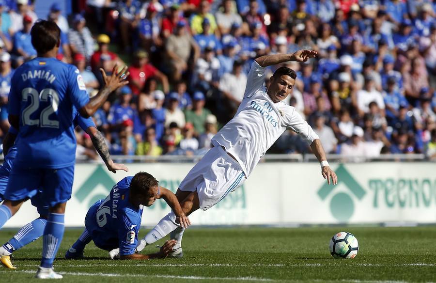 El Real Madrid visita el Coliseum Alfonso Pérez con el objetivo de conseguir una nueva victoria. El cuadro de Zidane suma doce triunfos consecutivos en Liga a domicilio. Una racha que busca frenar el Getafe para conseguir su tercera victoria en su regreso a la máxima categoría.