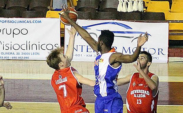 Un lance de un partido del Fundación.