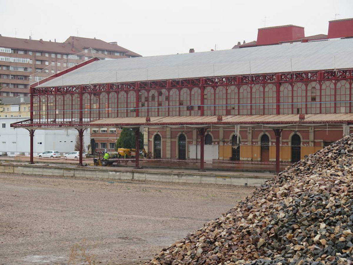 Retirada progresiva de la marquesina de la antigua estación