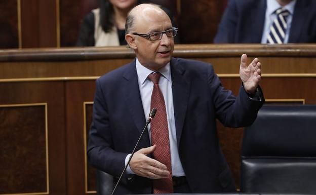 Cristóbal Montoro habla en el Congreso de los Diputados. 