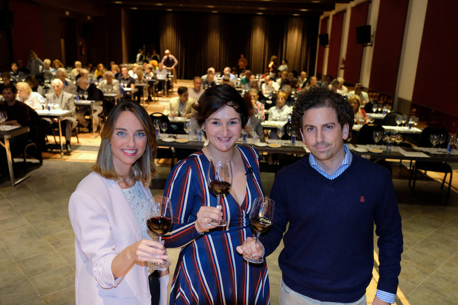 Teresa Muñoz, Veronica Pareja y Borja Garrido, en la cata de El Norte de Castilla en el hotel AC Palacio Santa Ana. 