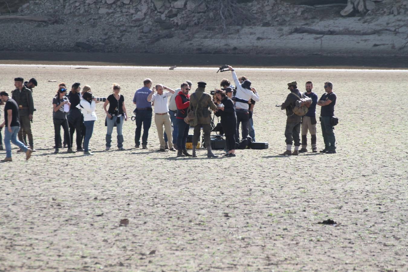 Asier Etxeandia, Hugo Silva e Imanol Arias ruedan en el pantano del Ebro 'Sordo', una película basada en el cómic de David Muñoz y Rayco Pulido