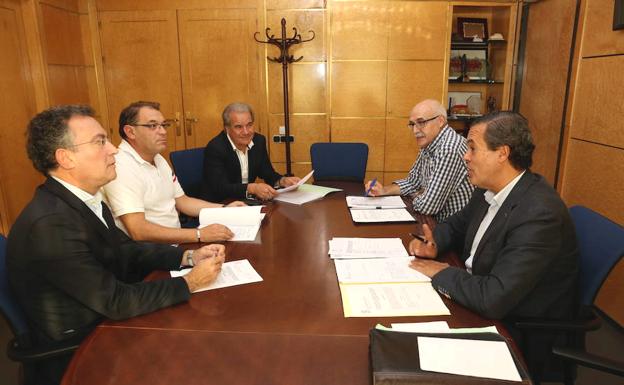 Los ayuntamientos de León y San Andrés siguen trabajando en el acuerdo de prestación del servicio de Bomberos