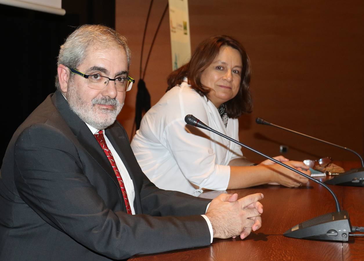 El jefe de Neumología del hospital Clínico de Valladolid habló sobre la 'Prevención y el diagnóstico precoz del cáncer de pulmón