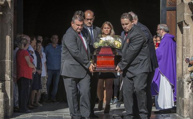 Multitudinario adiós a la española muerta en Brasil por disparos de la policía