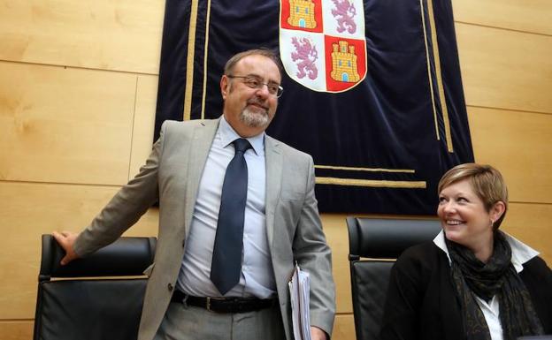 El consejero de Educación, Fernando Rey, comparece ante la Comisión de Economía y Hacienda de las Cortes de Castilla y León para explicar el Proyecto de Ley de Presupuestos de la Comunidad de su departamento para 2018. 