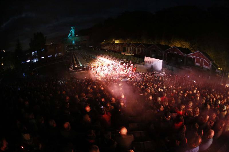 Multitudinario homenaje en el pozo Sotón a los mineros fallecidos