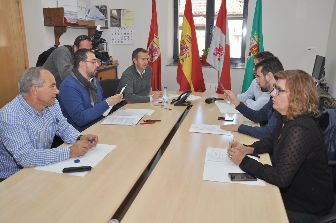 El secretario general del PSOE de Castilla y León (PSCyL), Luis Tudanca, y el secretario general del PSOE de Asturias, Adrián Barbón, mantienen una reunión de trabajo para abordar la situación del carbón