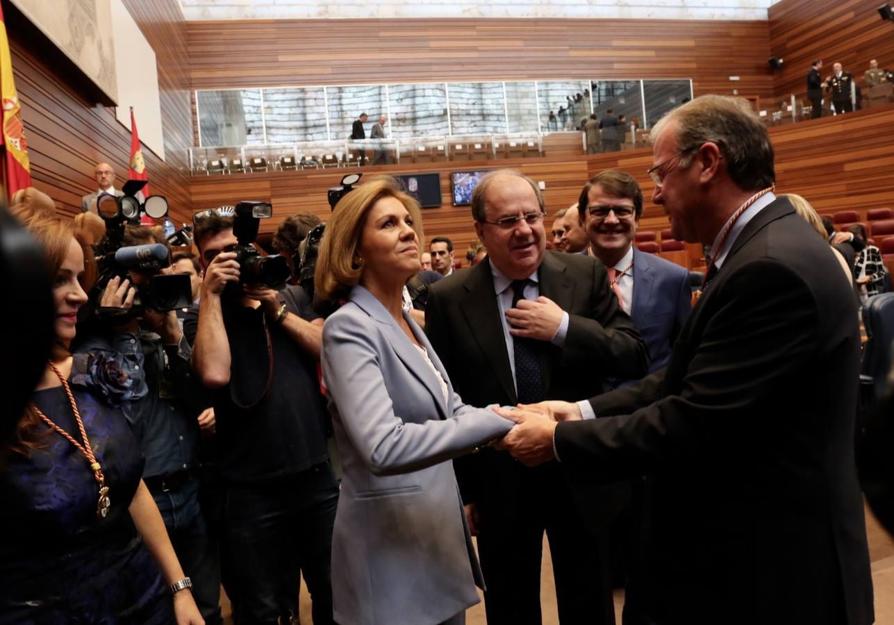 La ministra de Defensa, Dolores de Cospedal, ha aprovechado el acto para defender a ultranza la aplicación de la ley, la Constitución y el Estado de Derecho